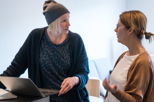 zooma-colleagues-discussing