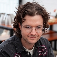 Portrait photo of Doug Bolton, content creator at Zooma