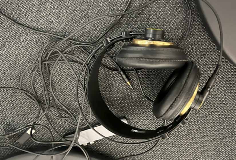 Zooma-podcasting-headphones
