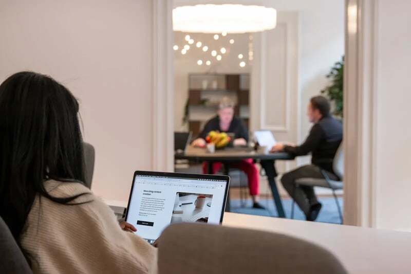zooma-working-at-the-office