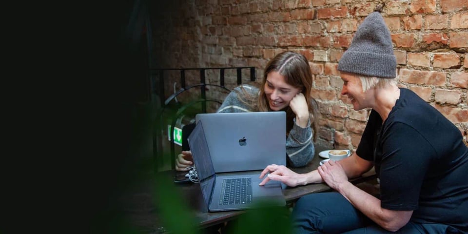 zooma-working-together 1600 x 800