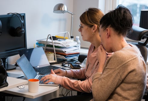 Zooma-people-working-computers-focused