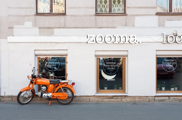 zooma_15_moped_r2.jpg zooma_15_moped_r2.jpg
